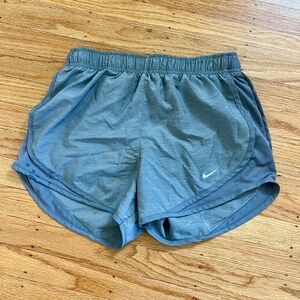 Nike Women's Grey Athletic/Running Shorts Size Small
